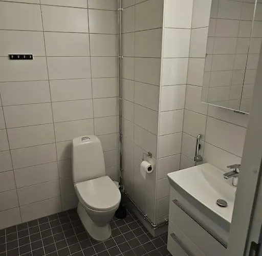 Modern Nearby Airport شقة